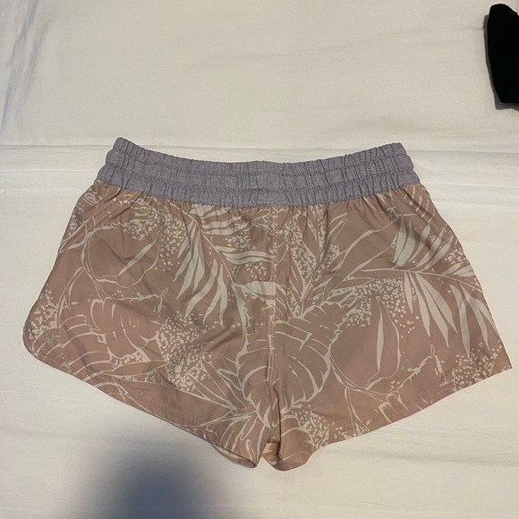 Vuori Women's Patterned Athletic Shorts - Picture 2 of 3